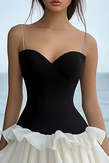 Noir et blanc A Line Spaghetti Straps Robe courte de graduation à volants